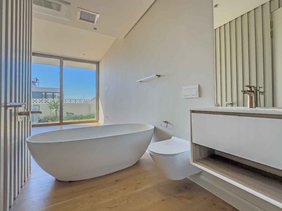 3 Bedroom Property for Sale in Fresnaye Western Cape